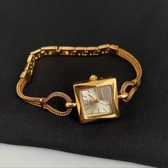 Luna Luxe Gold Square Watch ✨ Timeless Elegance - Picture 4 of 6